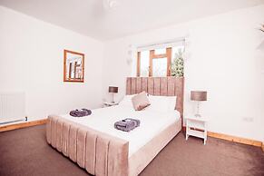 Threeways Retreat With Heated Swimming Pool