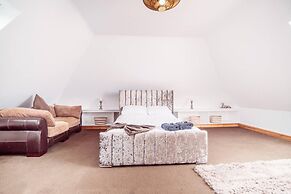 Threeways Retreat With Heated Swimming Pool