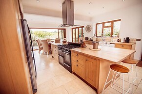 Threeways Retreat With Heated Swimming Pool