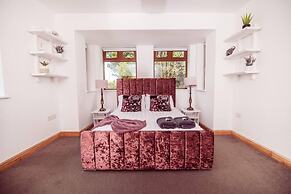 Threeways Retreat With Heated Swimming Pool