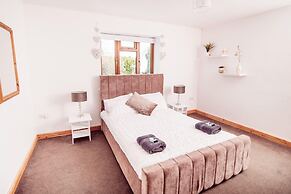 Threeways Retreat With Heated Swimming Pool