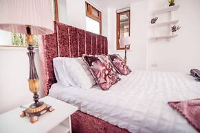 Threeways Retreat With Heated Swimming Pool