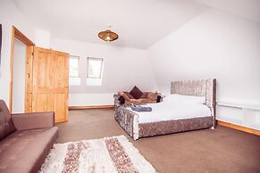 Threeways Retreat With Heated Swimming Pool