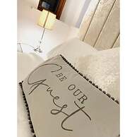 Threeways Retreat With Heated Swimming Pool