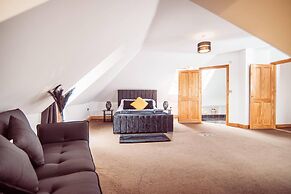 Threeways Retreat With Heated Swimming Pool