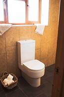 Threeways Retreat With Heated Swimming Pool