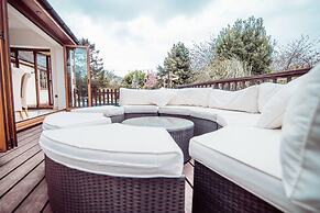 Threeways Retreat With Heated Swimming Pool