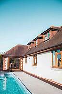 Threeways Retreat With Heated Swimming Pool