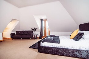 Threeways Retreat With Heated Swimming Pool