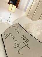 Threeways Retreat With Heated Swimming Pool