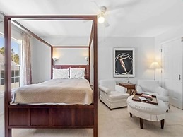 Bikinis / Martinis - The Perfect Spot For Fun Days In The Sun And Salt