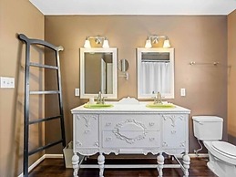 Bikinis / Martinis - The Perfect Spot For Fun Days In The Sun And Salt