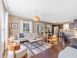 Bikinis / Martinis - The Perfect Spot For Fun Days In The Sun And Salt