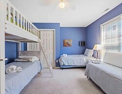 Bikinis / Martinis - The Perfect Spot For Fun Days In The Sun And Salt