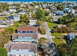 Bikinis / Martinis - The Perfect Spot For Fun Days In The Sun And Salt