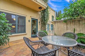 Cypress House & Studio, Walk To Healdsburg Plaza 3 Bedroom Home by Red