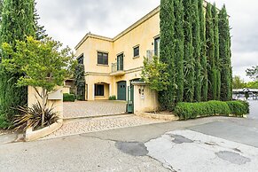 Cypress House & Studio, Walk To Healdsburg Plaza 3 Bedroom Home by Red