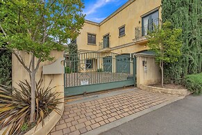 Cypress House & Studio, Walk To Healdsburg Plaza 3 Bedroom Home by Red