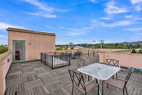 Cypress House & Studio, Walk To Healdsburg Plaza 3 Bedroom Home by Red