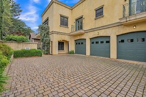 Cypress House & Studio, Walk To Healdsburg Plaza 3 Bedroom Home by Red