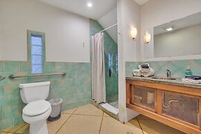 Cypress House & Studio, Walk To Healdsburg Plaza 3 Bedroom Home by Red