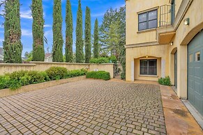 Cypress House & Studio, Walk To Healdsburg Plaza 3 Bedroom Home by Red