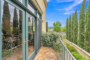 Cypress House & Studio, Walk To Healdsburg Plaza 3 Bedroom Home by Red