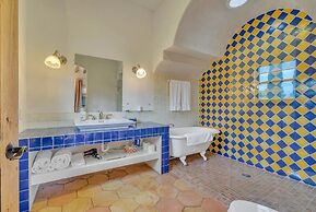 Cypress House & Studio, Walk To Healdsburg Plaza 3 Bedroom Home by Red