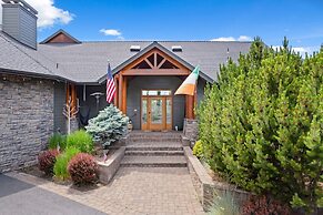 Family-Friendly Dara Oaks Home with Private Hot Tub and BBQ on the Dec