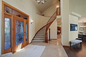 Family-Friendly Dara Oaks Home with Private Hot Tub and BBQ on the Dec