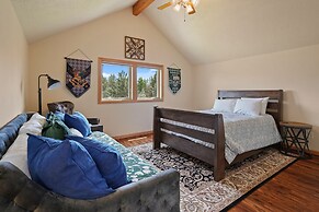 Family-Friendly Dara Oaks Home with Private Hot Tub and BBQ on the Dec