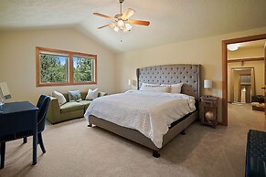 Family-Friendly Dara Oaks Home with Private Hot Tub and BBQ on the Dec