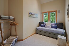 Family-Friendly Dara Oaks Home with Private Hot Tub and BBQ on the Dec