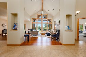 Family-Friendly Dara Oaks Home with Private Hot Tub and BBQ on the Dec