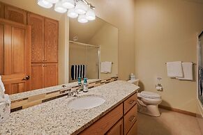 Family-Friendly Dara Oaks Home with Private Hot Tub and BBQ on the Dec