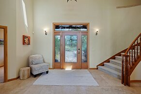 Family-Friendly Dara Oaks Home with Private Hot Tub and BBQ on the Dec