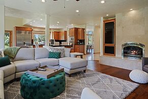 Family-Friendly Dara Oaks Home with Private Hot Tub and BBQ on the Dec