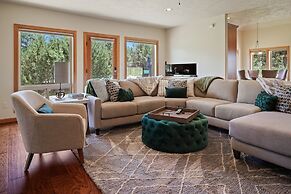 Family-Friendly Dara Oaks Home with Private Hot Tub and BBQ on the Dec