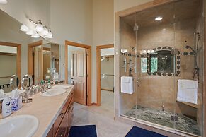 Family-Friendly Dara Oaks Home with Private Hot Tub and BBQ on the Dec