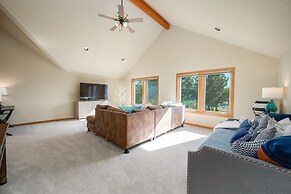 Family-Friendly Dara Oaks Home with Private Hot Tub and BBQ on the Dec