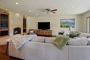 Family-Friendly Dara Oaks Home with Private Hot Tub and BBQ on the Dec