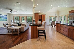 Family-Friendly Dara Oaks Home with Private Hot Tub and BBQ on the Dec