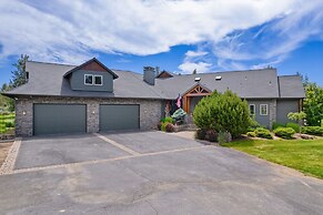 Family-Friendly Dara Oaks Home with Private Hot Tub and BBQ on the Dec