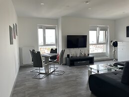 Lakeview 2 Room Penthouse Rooftop W15