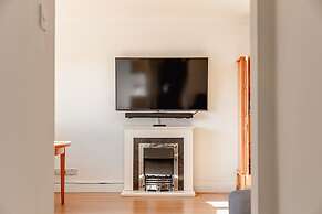 Luxury 2 Bed Room Lake View Apt Bowness Parking