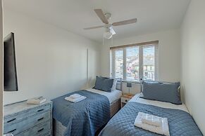 Luxury 2 Bed Room Lake View Apt Bowness Parking