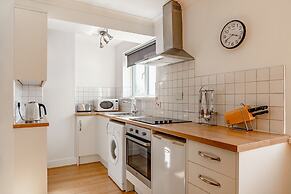 Luxury 2 Bed Room Lake View Apt Bowness Parking