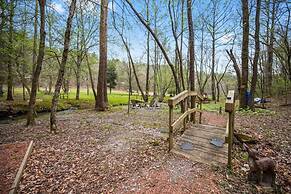 Bear Necessities-cozy Cabin Beside Briar Creek Fire pit Wifi and pet F