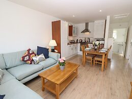 8 Munday Cottages