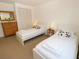 8 Munday Cottages